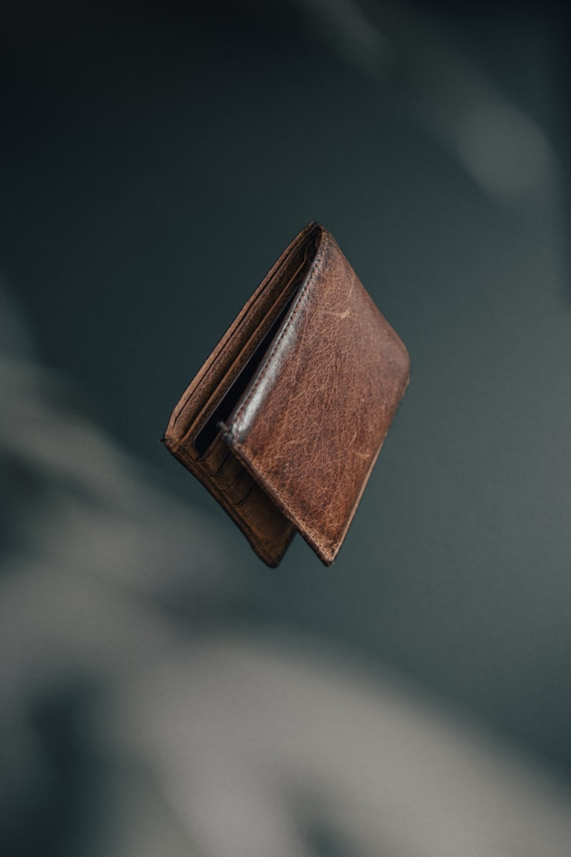 Minimalist Slim RFID-Blocking Carbon Fiber Wallet